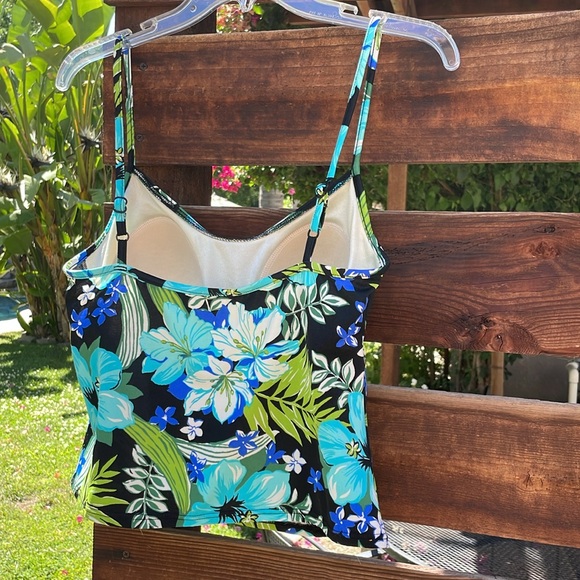 St. John’s Bay Swim Top Size 12 - Picture 3 of 7